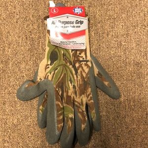 NWT All Purpose Grip Camo Gloves Size Large